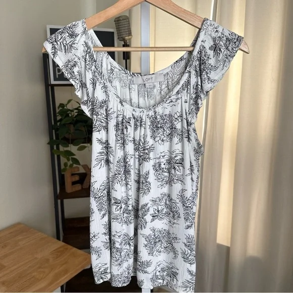 LOFT Ann Taylor Women's Safari Parrot Tropical Flutter Strap Cami Top Size M - Picture 2 of 8